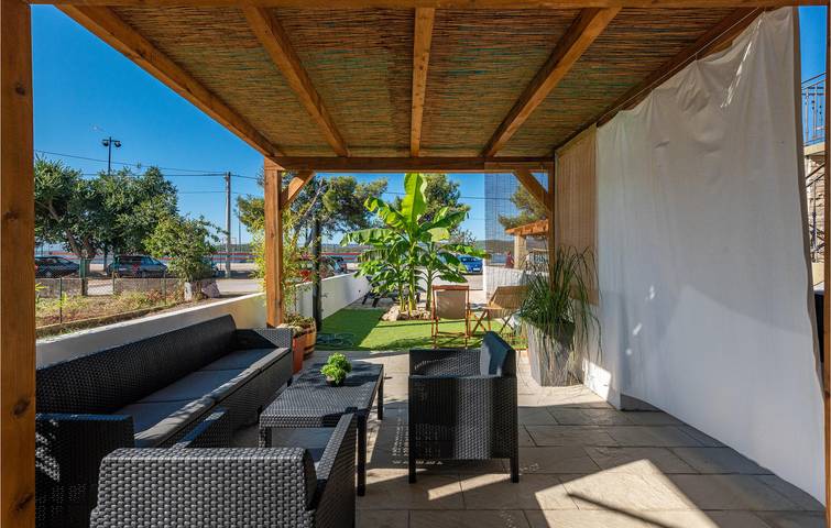 Ganze Ferienwohnung, Gemütliches Apartment mit Meerblick, WLAN, Küche und Parkplatz – 100 m vom Strand entfernt in Plaža Morovička, Općina Sveti Filip i Jakov