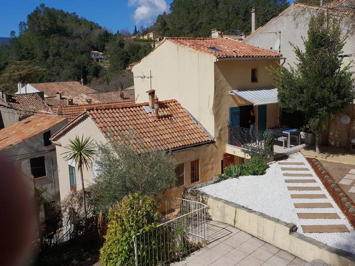 Location de vacances pour 5 personnes, avec piscine et jardin à Méounes-lès-Montrieux