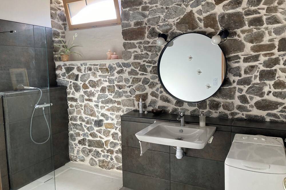 Pied à terre in the heart of vineyards and natural areas between the Loire and Layon rivers. in Chalonnes-sur-Loire, Loire-Tal