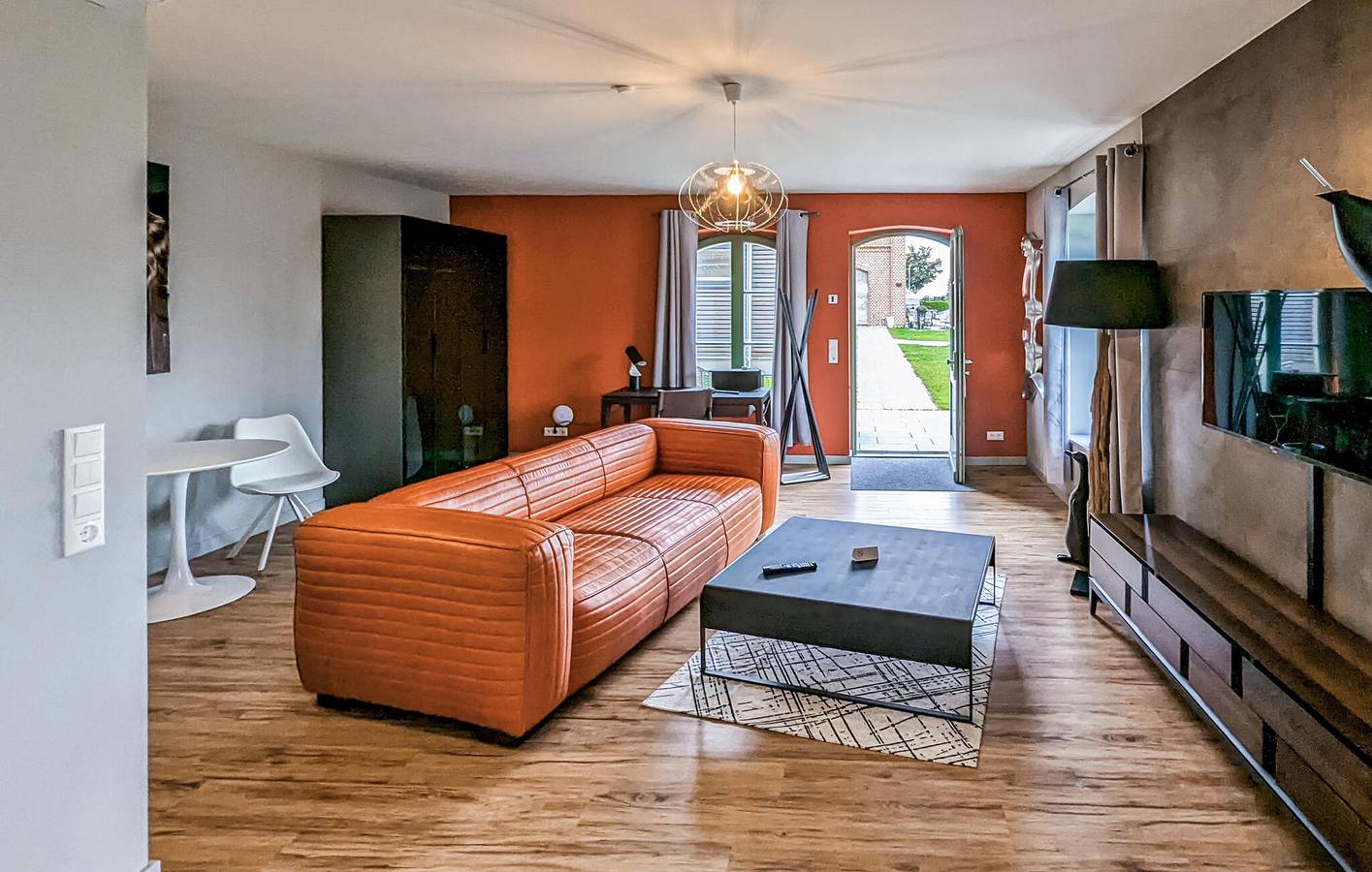 Ganze Ferienwohnung, Appartement am Strand mit TV, Parkplatz & WiFi - 200m bis Klink in Klink, Müritz