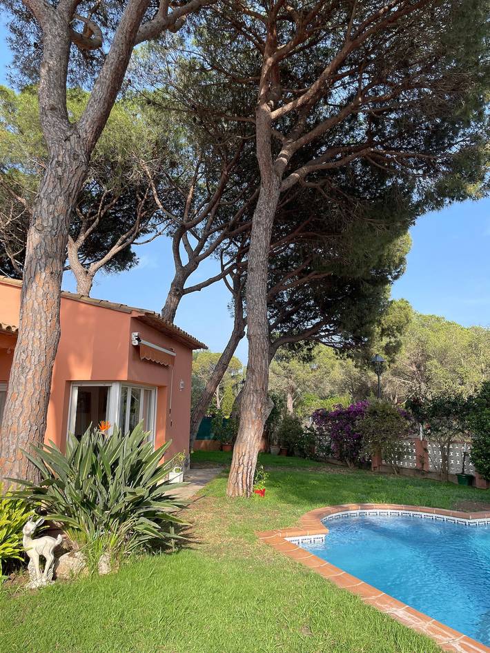 Ferienhaus 'Rocaclara' mit privatem Pool, Garten und WLAN in Mont-ras, Costa Brava