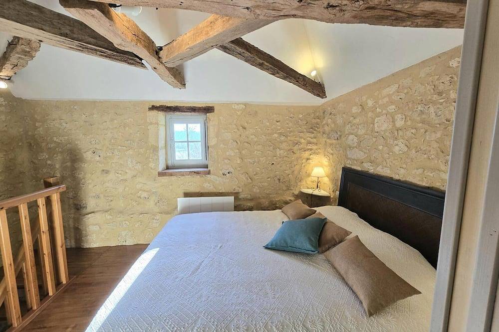 Séjour Authentique au Pigeonnier avec Wifi et Parking in Monsac, Périgord Pourpre