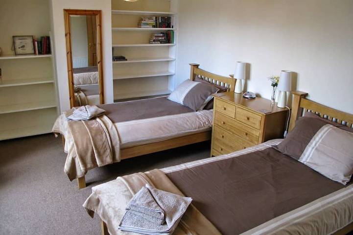 Popular Comfortable Well Equipped Cottage in Peaceful Ullapool Street w Parking in Ullapool, Highlands