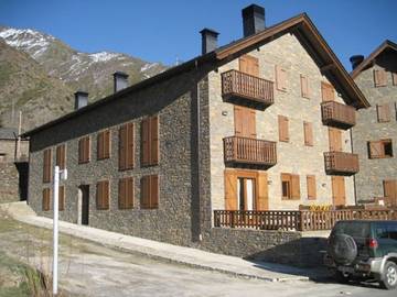 Gîte pour 4 personnes, avec vue et balcon dans Isavarre