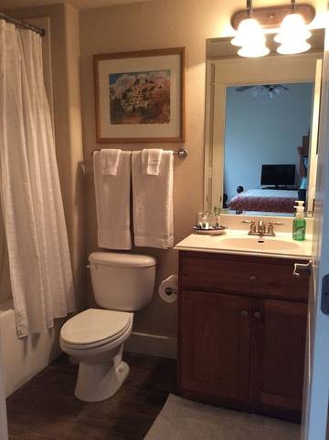 Villa for 8 Guests in Jonestown, Lake Travis, Picture 1