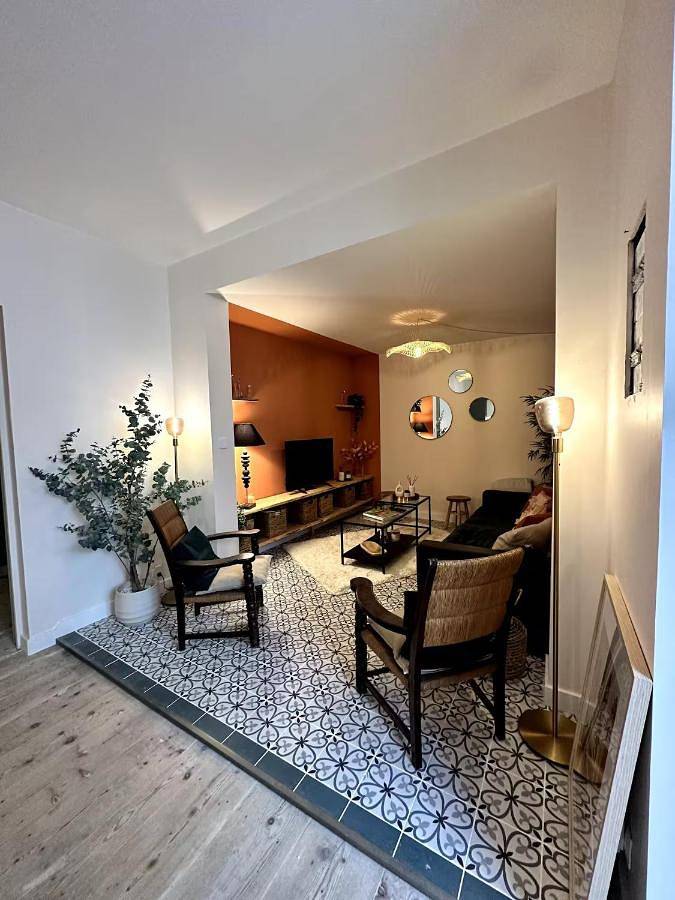 Gîte pour 11 personnes, avec terrasse dans Office De Tourisme Des Eaux Bonnes - 3