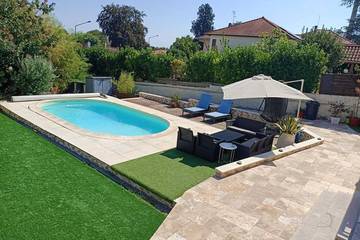 Gîte pour 4 personnes, avec jardin et jacuzzi à Vénissieux