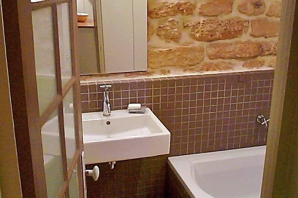 Appartement entier, Marais - Appartement de jardin romantique unique au cœur de Paris in 3e arrondissement, Paris