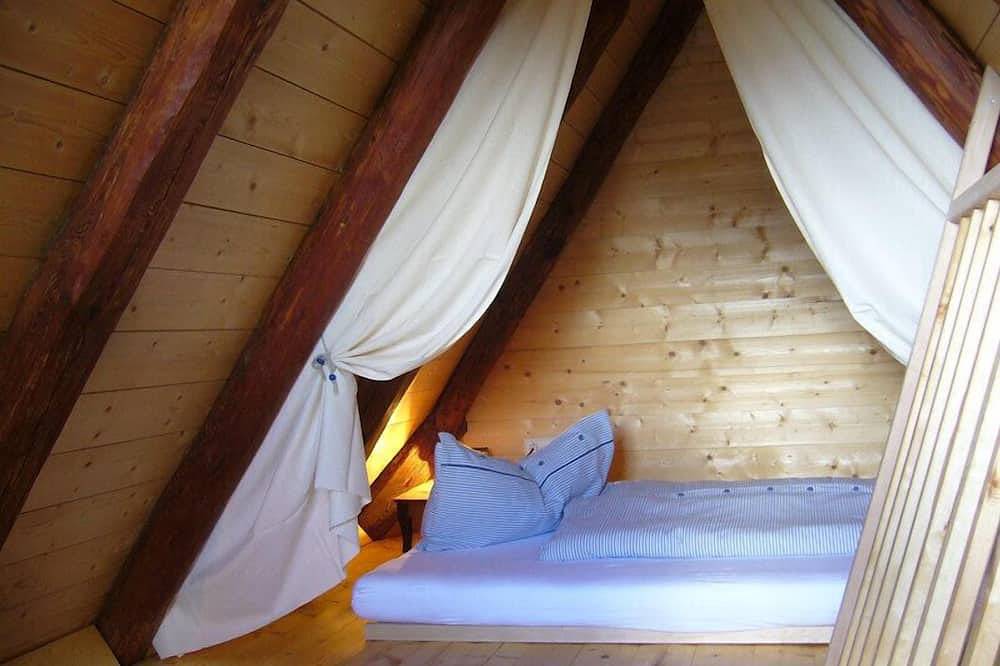 Ganze Wohnung, Großes Nest | Fewo für 4 Personen mit Möbeln aus eigener Werkstatt in Creglingen, Taubertal