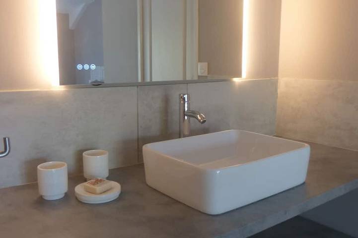 Gîte pour 2 personnes, avec piscine ainsi que jardin et terrasse à La Roque-sur-Pernes - 4