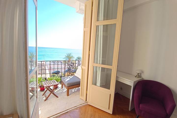 Gîte pour 6 personnes, avec balcon, adapté aux familles dans Plage Fabron Bambou Nice