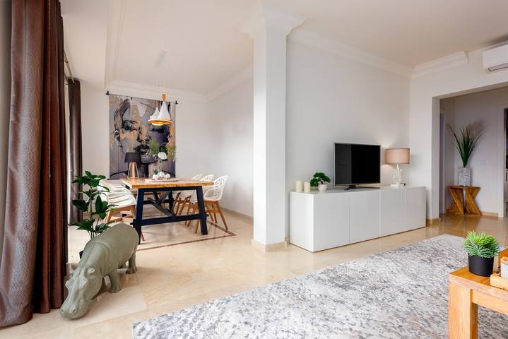 Geheel appartement, Appartement 'La Fragata Estepona 3b 2b' met zeezicht, wifi en airconditioning in Puerto Deportivo de Estepona, Estepona