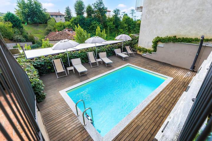 Appartamento per 2 persone, con giardino e panorama nonché piscina in Dogliani
