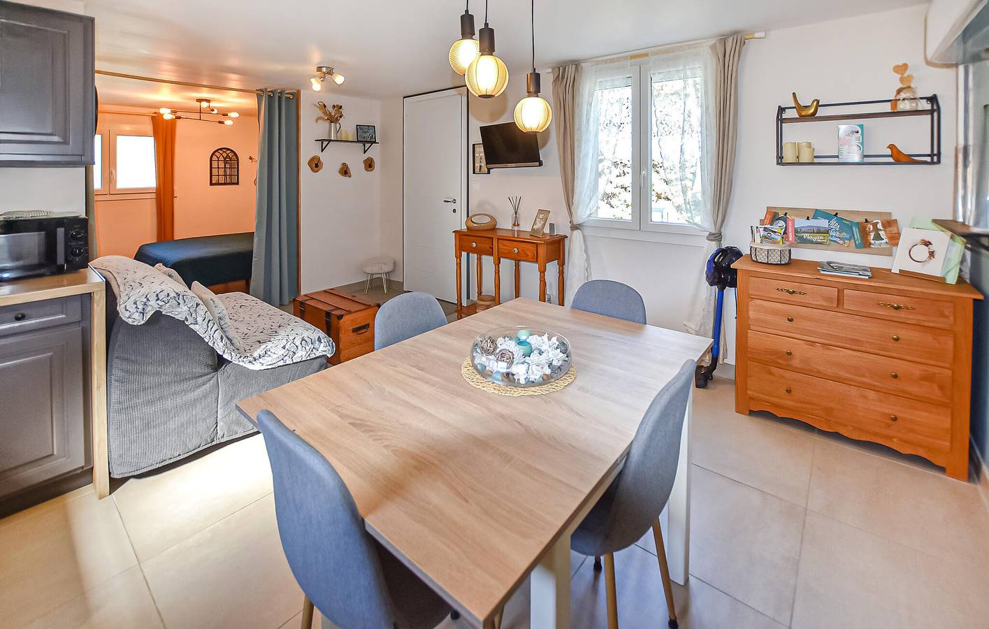 Modern Apartment with City Center 2.5km Away in Mazan, Parc naturel régional du Mont-Ventoux