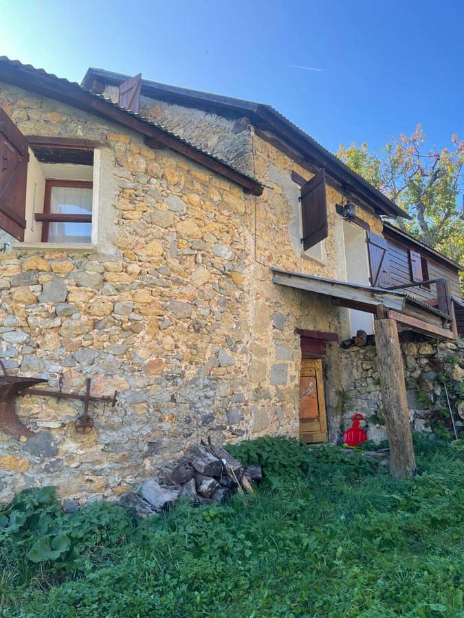 Gîte pour 5 personnes, avec vue ainsi que jardin et terrasse à Roubion - 4
