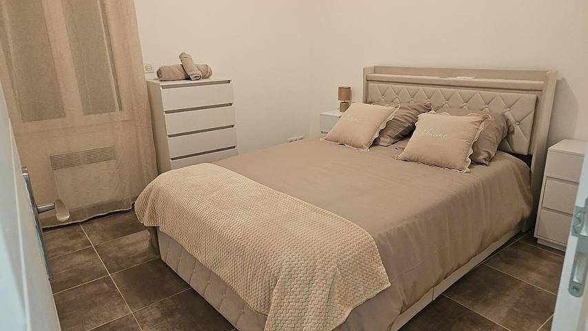 Gîte pour 2 personnes, avec terrasse à Garons