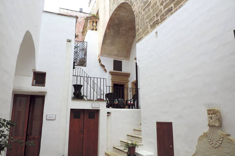 Appartement entier, Villa Palazzo del Diavolo: Il Patio e le Terrazze, Wifi, Ac, Touristpersonaladvisor in Parabita, Golfe de Tarente