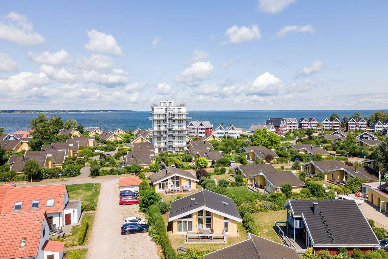 Modernes Ferienhaus mit Kamin, Terrasse, kleinem Garten und nur 100 m zum Hafen in Rechlin, Müritz