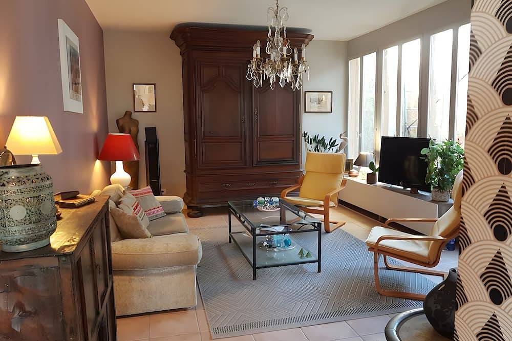 Chambre d’hôtes De La Vaine avec terrasse privée, jardin privé et Wi-Fi in Cartelègue, Région de Blaye