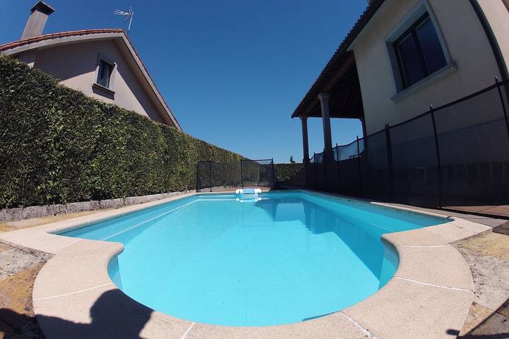 Ferienhaus für 12 Personen, mit Balkon und Whirlpool sowie Garten in Santiago de Compostela