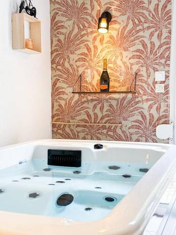 Gîte pour 2 personnes, avec jacuzzi et jardin à Guingamp