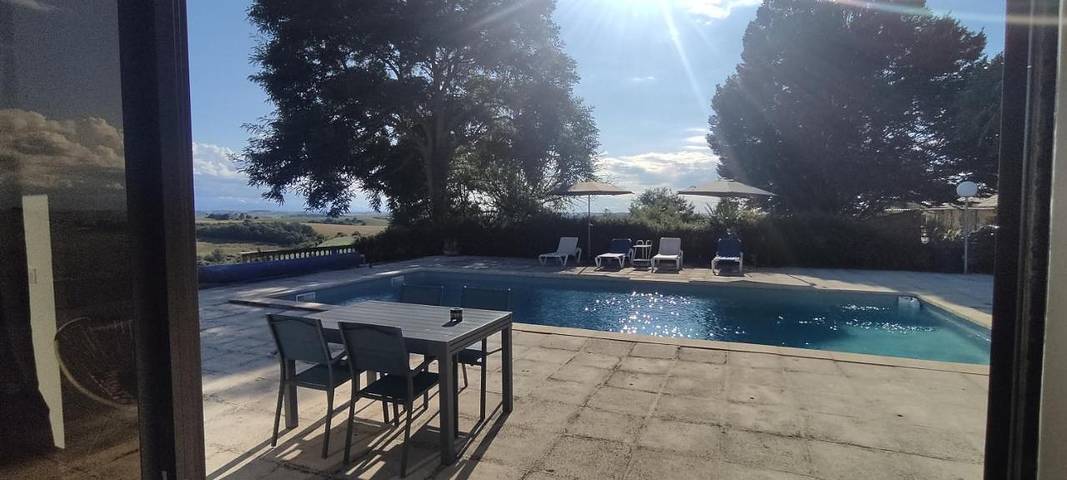 Location de vacances pour 11 personnes, avec piscine et terrasse ainsi que jardin et vue dans Esperce - 4