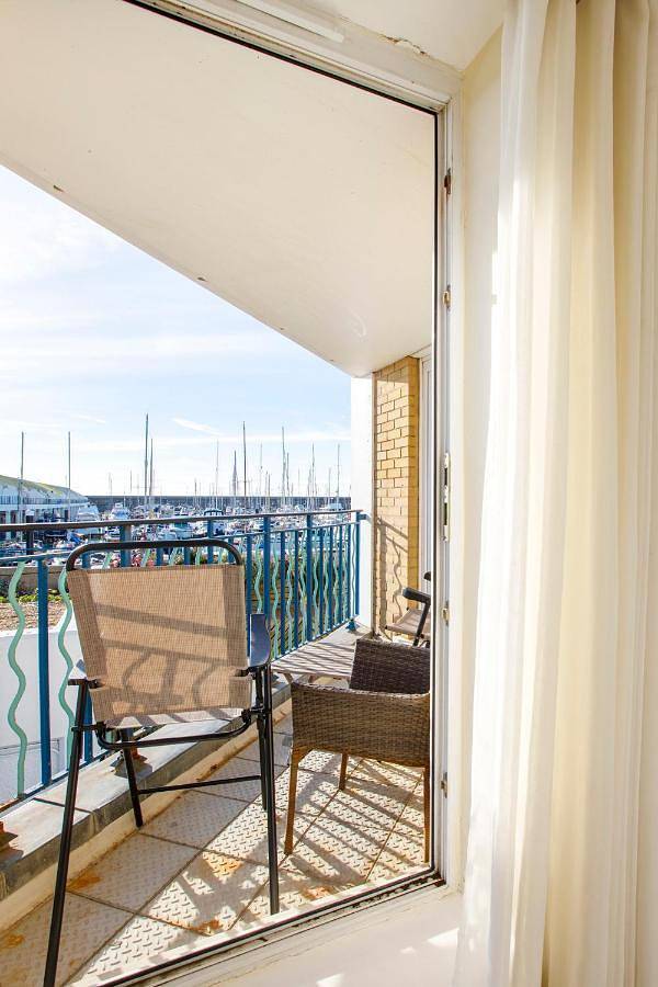 Entire apartment, 2Br Apartment with Balcony on Brighton Marina in Brighton Marina, Brighton