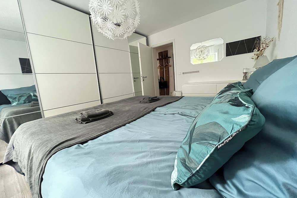 Ganze Wohnung, Zentrumsnahe Ferienwohnung am Fuße der Burgruine Hohenneuffen in Neuffen, Albsteig Etappe 9
