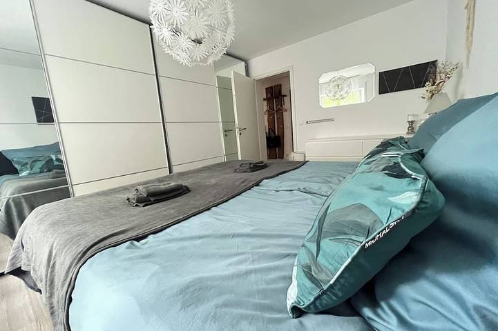 Ganze Wohnung, Zentrumsnahe Ferienwohnung am Fuße der Burgruine Hohenneuffen in Neuffen, Albsteig Etappe 9