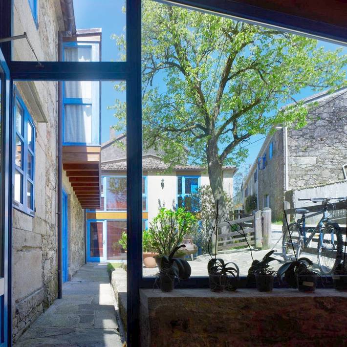 Hotel para 6 personas, con jacuzzi además de jardín y terraza en Outes - 4