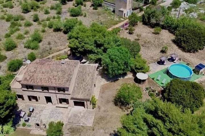 Villa pour 6 personnes, avec jardin ainsi que piscine et balcon à Porto Cristo