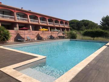 Hôtel pour 2 personnes, avec piscine ainsi que jardin et vue, animaux acceptés à Saint-Jean-de-Védas