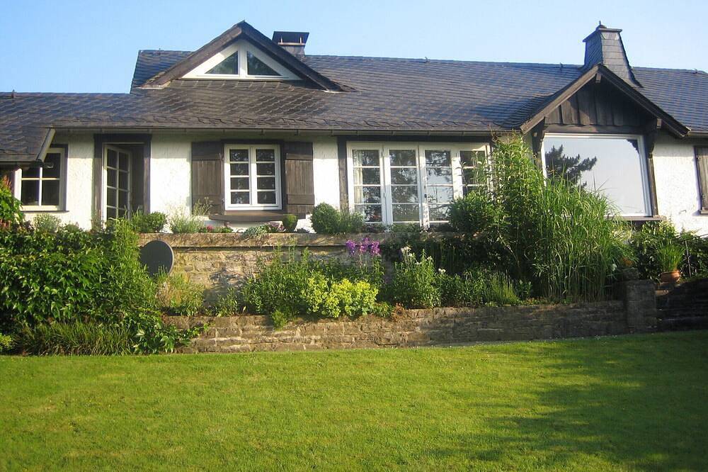 Gemütliches Cottage mit Seeblick und grossem Garten in Langscheid (Sorpesee), Sundern