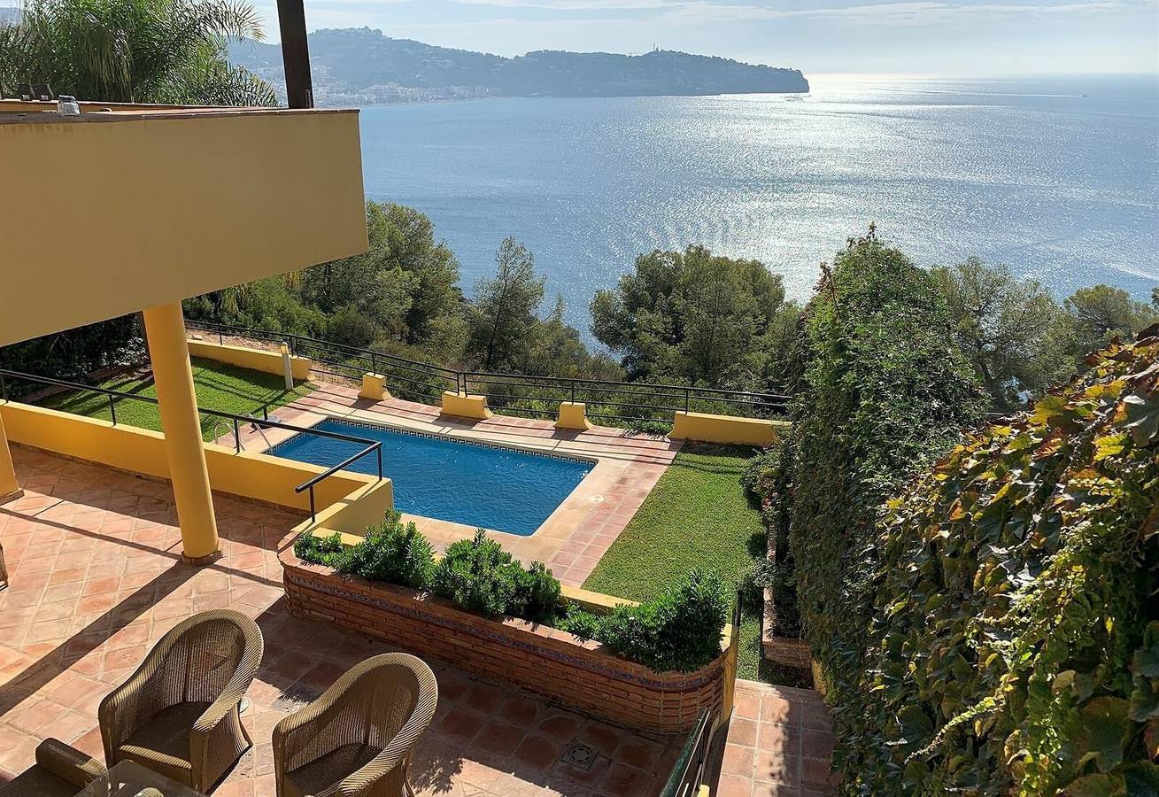 Villa "Casa Heidi" com vista para o mar, piscina, varanda, ar condicionado e Wi-Fi in Cerro Gordo, Almuñécar