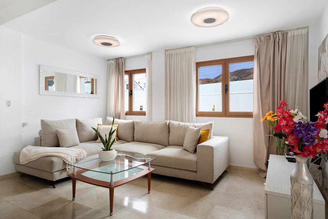 Casa de vacaciones 'Casa Africa' con vistas a la montaña, piscina privada y Wi-Fi in Tahiche, Teguise