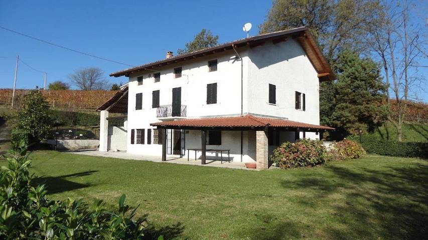 Villa per 11 persone, con Balcone e Terrazza nonché Giardino e Panorama a Nizza Monferrato