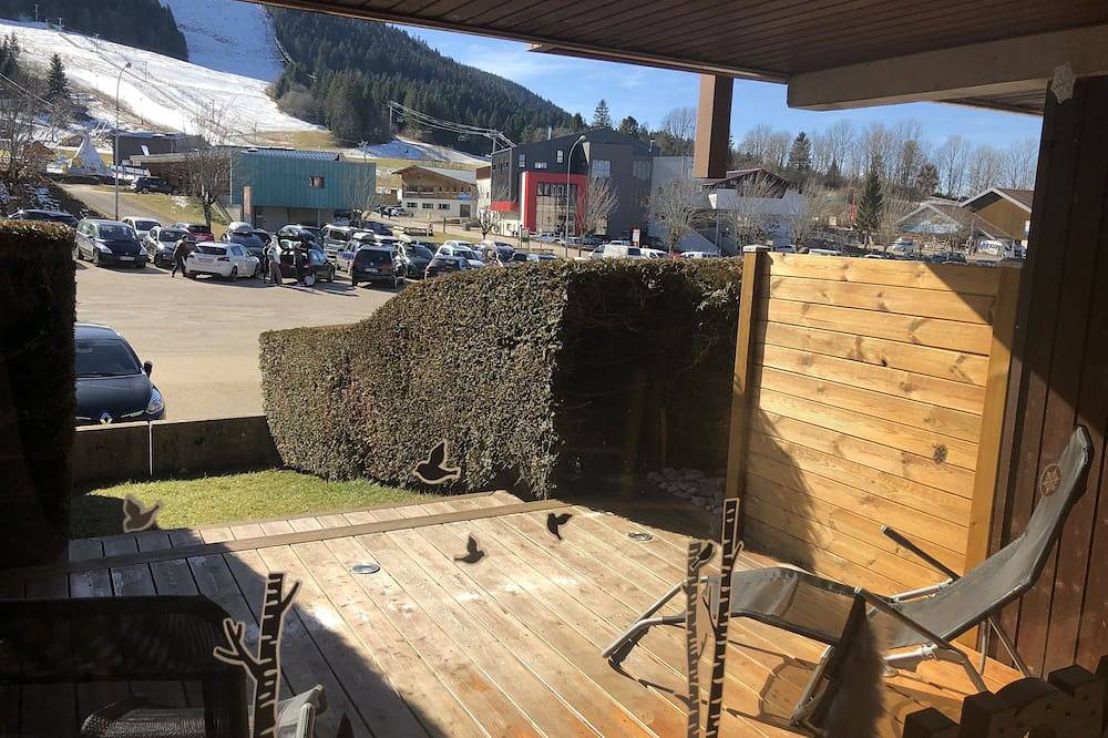 Entire apartment, 5-bed apartment at the foot of the slopes, ski room, parking, view of the slopes in Mouthe-Lac et Mont d’Or, Doubs