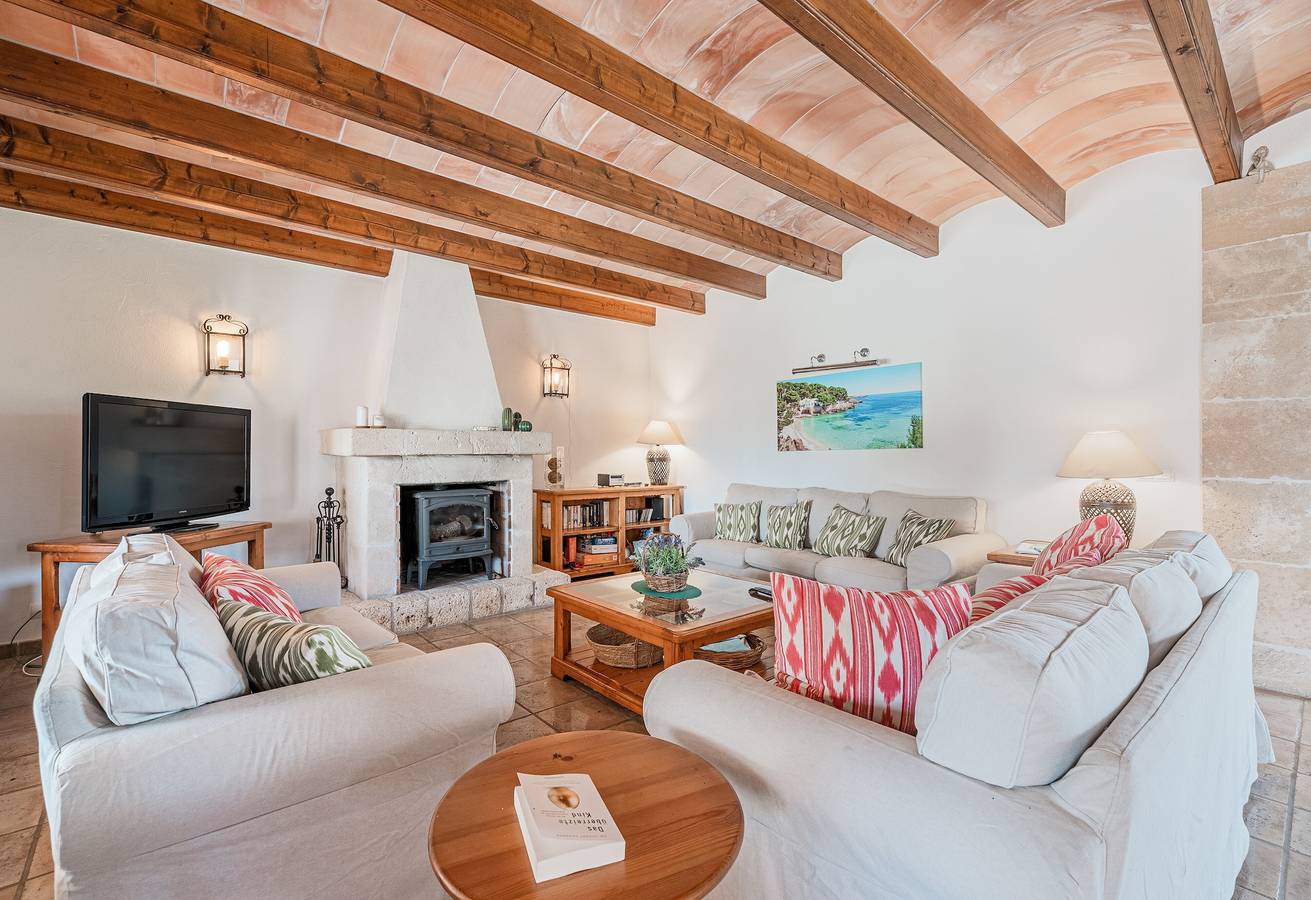 Villa 'Casa Verde' con vistas a la montaña, Wi-Fi y aire acondicionado in Sa Pobla, Mallorca Norte