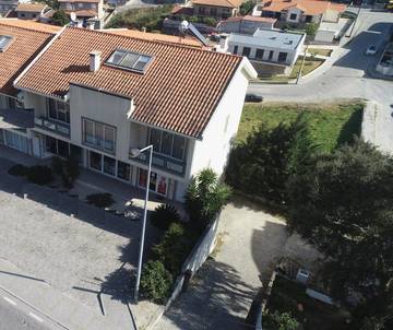 Location de vacances pour 14 personnes, avec jardin ainsi que terrasse et vue dans Alpendurada