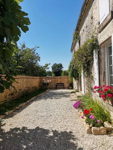 Gîte pour 10 personnes, avec vue et jardin à Foussais-Payré