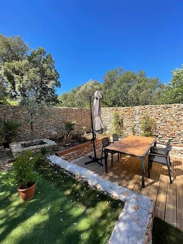 Gîte pour 4 personnes, avec terrasse et jardin à Saint-Siffret
