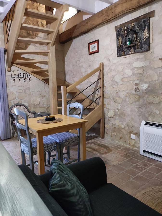 Location de vacances pour 2 personnes, avec jardin et terrasse à Longué-Jumelles - 4