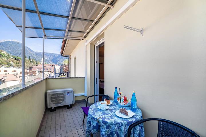 Ganze Wohnung, Ferienwohnung 'König - The King 4th' mit Balkon & Wlan in Meran, Texelgruppe