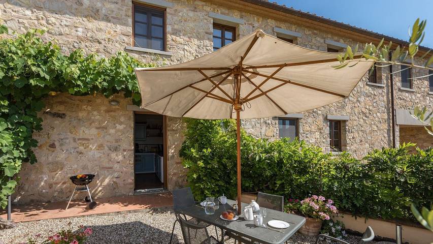 Appartamento per 2 persone, con piscina e giardino nonché terrazza, con animali domestici in Gaiole in Chianti
