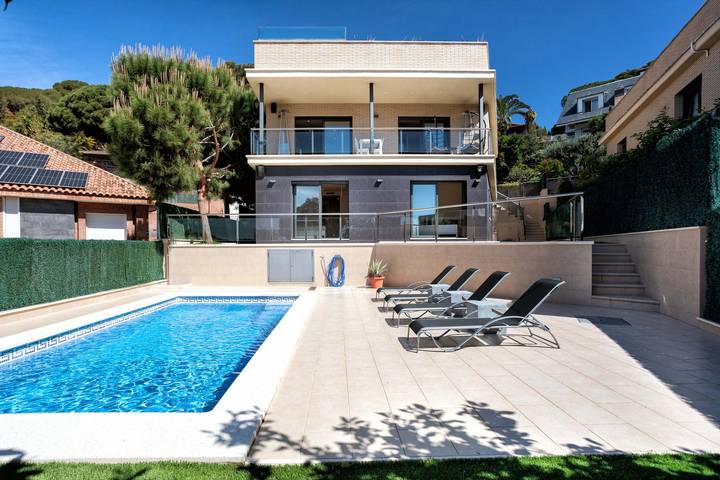 Chalet para 10 personas, con Vistas al mar además de Terraza y Jardín en Maresme - 2
