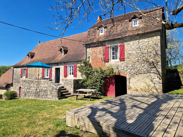 Gîte pour 10 personnes, avec piscine à Mayrinhac-Lentour