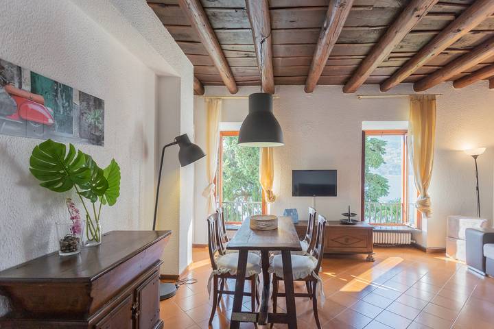 Ferienwohnung für 2 Personen, mit Balkon und Seeblick sowie Ausblick in Como - 2