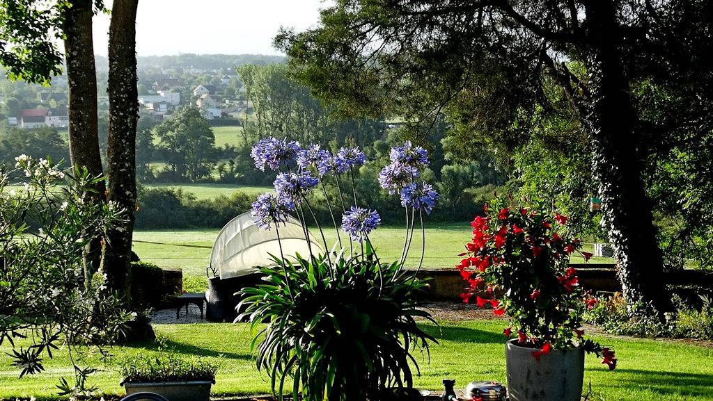 Château de Montboulon Piscine Spa in Saint-Georges-sur-Baulche, Région d'Auxerre