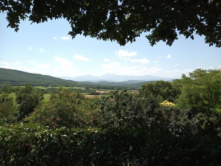 Gîte pour 4 personnes, avec jardin ainsi que terrasse et vue à Tréziers