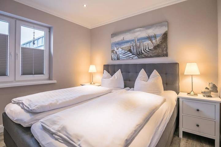 Ganze Wohnung, \"Haus Strandpirat 2 Whg. Dünengras\" - Maritime Ferienwohnung in Büsum, Kreis Dithmarschen